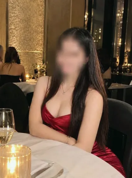 Amira, 30