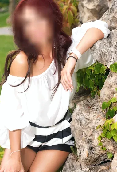 Anna, 37