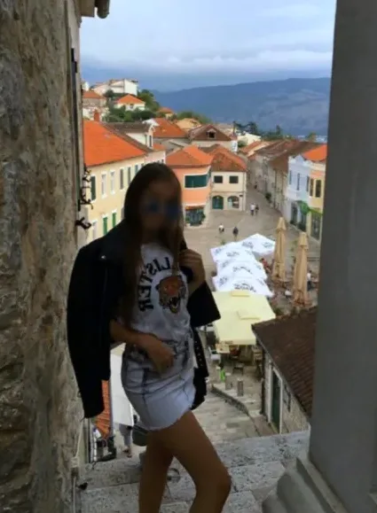 Daniela, 33