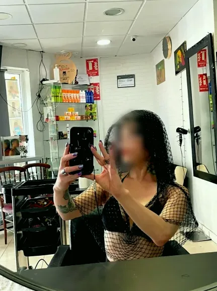 Fabienne, 33