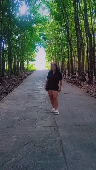 Helena, 23