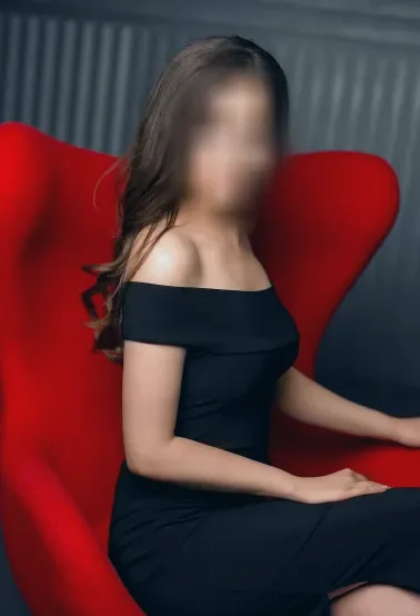 Julia, 32