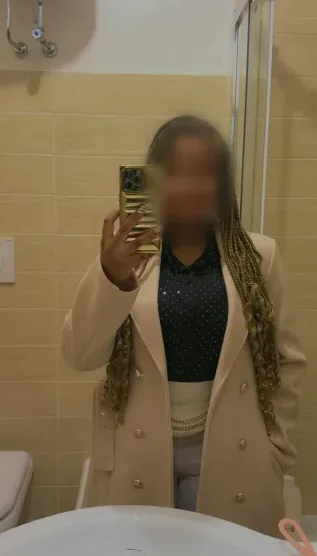 Laura, 27