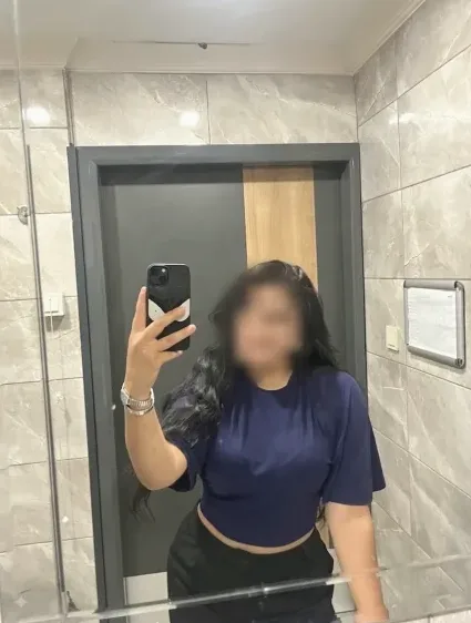 Laura, 20