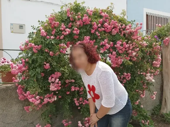 Mia, 35