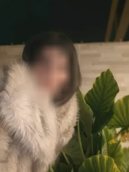Mia, 36