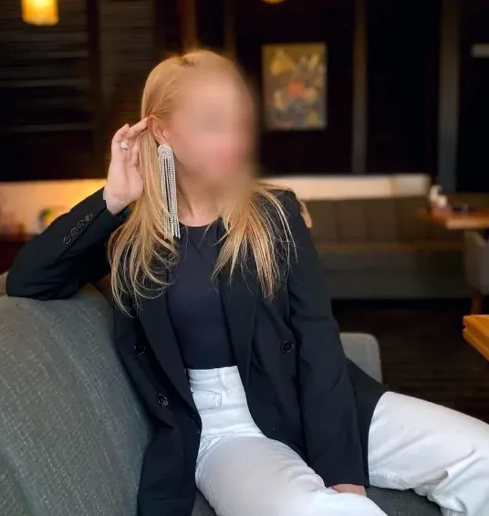 Neele, 32
