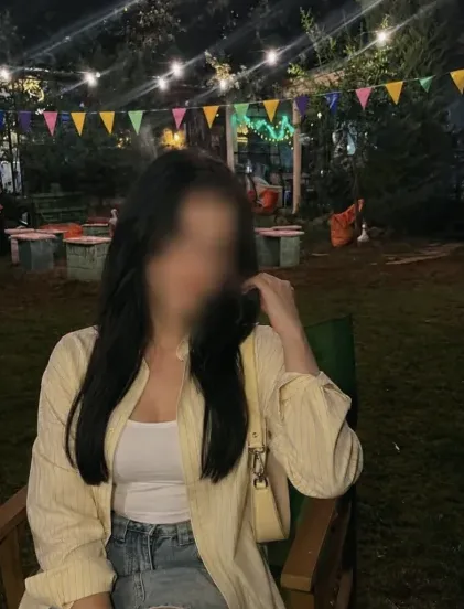 Nicole, 24