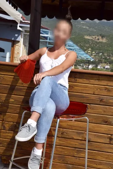 Sandra, 34